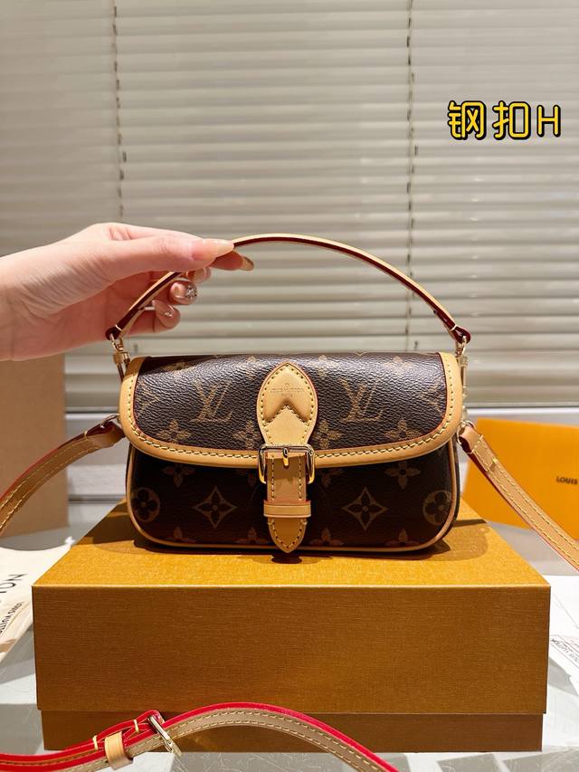 原单钢扣迷你 Lv Nano Diane牛皮腋下法棍包 全钢五金全套礼盒包装 尺寸 18 12Cm