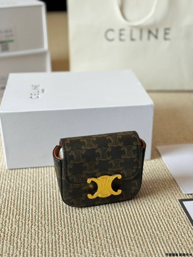 牛皮版本 配丝巾 Celine Mini凯旋门 是心动的感觉 超Mini凯旋门真的好可爱呀，放口红 耳机都可以哦喜欢凹造型的姐妹可以冲啦，真的很时髦 尺寸12