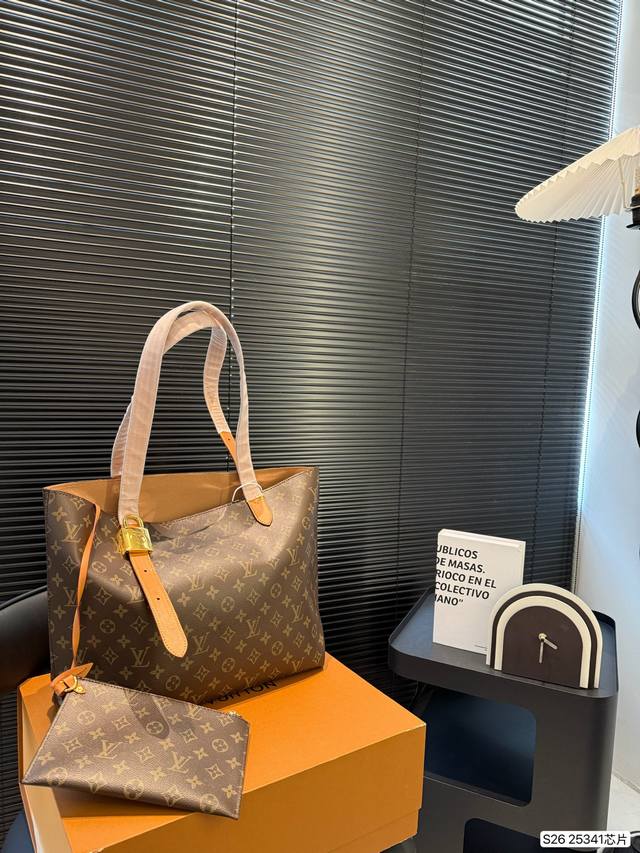 配折叠盒子 Lv锁头腋下 支持芯片验证 新品上市 托特包 松弛感的尽头就是Hobo锁头的细节设计，呈现出慵懒又精致的法式风范#路易威登 尺寸：35 30 货号2