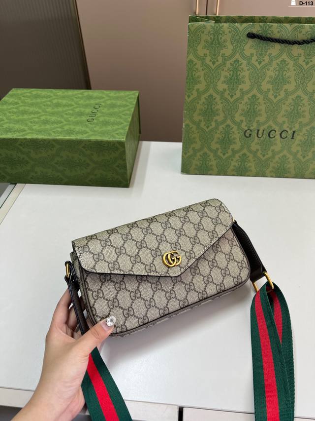 酷奇麻将包 Gucci新品 麻将包 信封款 出行必备 彩带肩带 D-113尺寸20×10折叠盒