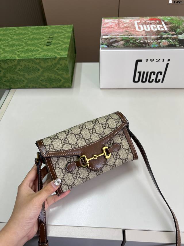 Gucci酷奇1955单肩 手机包 百搭款酷奇 美到无法无天的款式 今年简直引领时尚最In元素 上身超级好看 L-223尺寸18×11折叠盒飞机盒