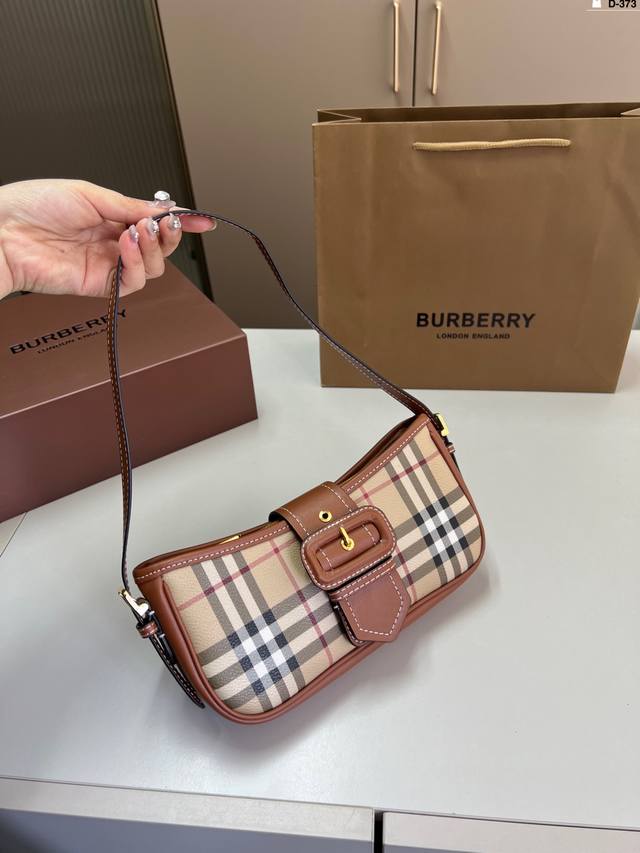 中古 Burberry巴宝莉单肩包 腋下包 中古配上牛仔， 超级随性休闲的搭配！ D-373尺寸24×10折叠盒