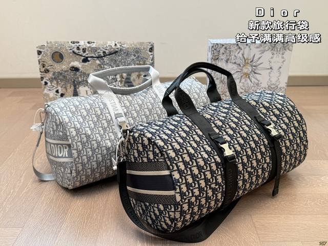 迪奥Dior新款旅行袋 给予满满的高级感 日常出门旅行非常方便 时髦感满满 尺寸48 24