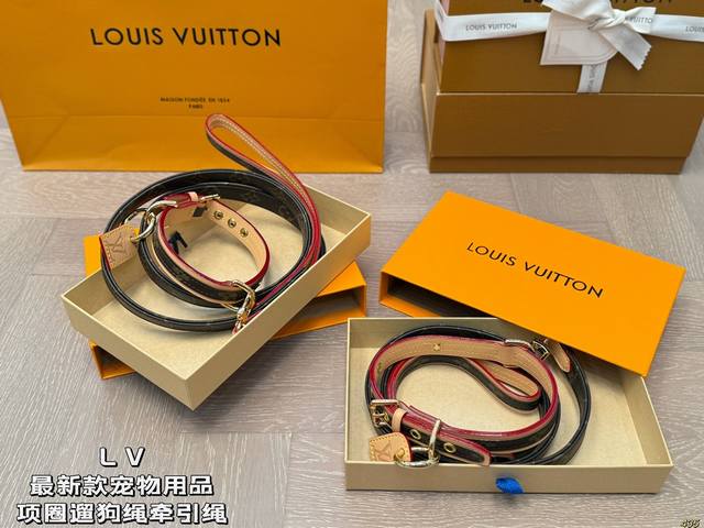 配盒 Lv路易威登宠物用品 最新款宠物用品 项圈，宠物外出包， 遛狗绳，牵引绳， 有喜欢的小伙伴可以 让狗子豪起来 尺寸：大号宽2 长47 最短眼距34最长眼距