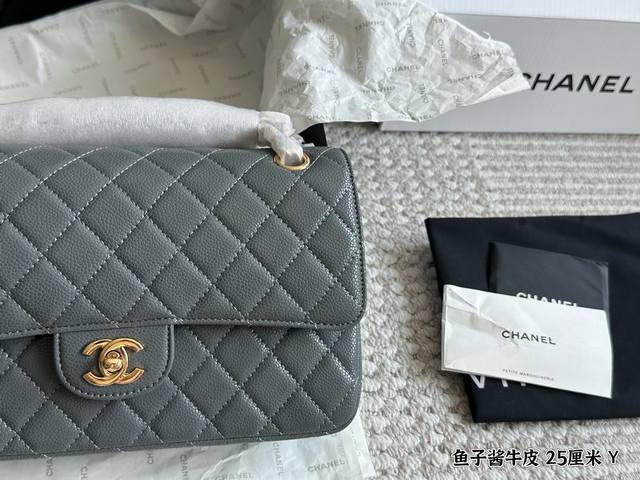 牛皮 配全套包装 Size：25Cm 小香家 Cf我们一直很用心在做 秒杀其他市面上的货 小球纹牛皮！ 很舒服的一种！ 不管您是谁 稳稳Hold住哦