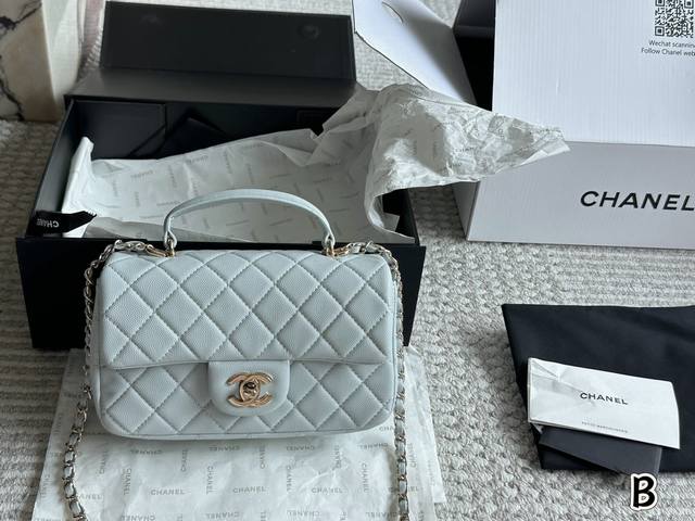 配盒 Size：20*12Cm 小香家 Cf Handle 无论搭配还是容量都是没得说， 真的太可爱了。 手提的Cf