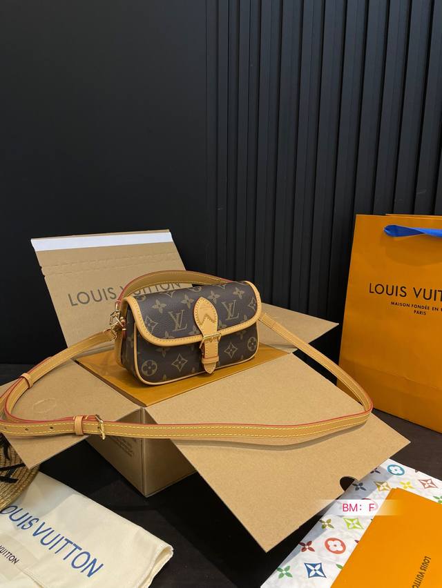 配折叠礼盒 天呐Lv法棍包穿搭也太好看了吧 无滤镜的上身实拍先 自从Speedy20开始就种草了这个系列然后又特别喜欢 双肩带的配置让复古的气质中又带着时尚感搭