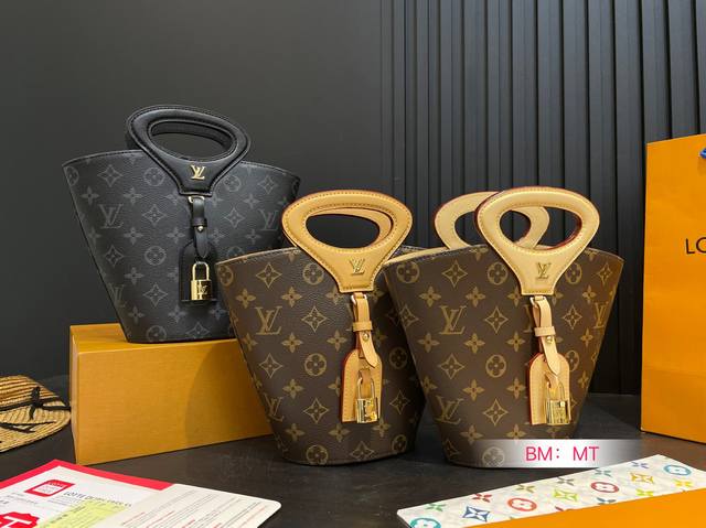 配折叠礼盒 Louis Vuitton Ss25新款 Lv水桶 轮廓设计灵感来源于历史上的秘书箱手柄可手提可斜挎，容量惊人毫不费力优雅穿搭~ 尺寸：12 19