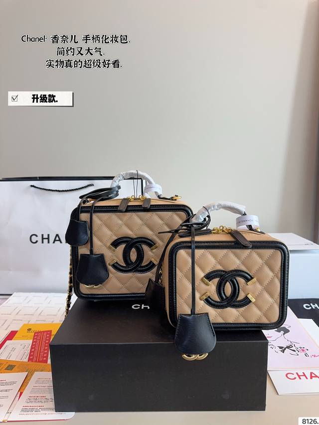 配礼盒. Chanel.香奈儿 盒子化妆包 质感很高级 容量超级大也很耐用 日常出街背它回头率百分百 就是这种随性慵懒感尺寸:20*7*16 16*7*13Cm 配礼盒. Chanel.香奈儿 盒子化妆包 质感很高级 容量超级大也很耐用 日常出街背它回头率百分百 就是这种随性慵懒感尺寸:20*7*16 16*7*13Cm