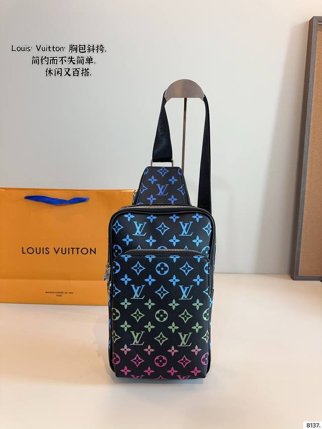 L家 腰包 胸包 亦可单肩背挎或斜挎， 棉质帆布内衬 原单五金+原版皮料！ 尺寸：17*4*30Cm 搜索Lv 腰包