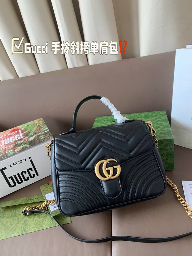 大号 复刻版 Gucci 手拎斜挎单肩包 从上一季就火遍时尚圈 Gg Marmont 今年风头依然不减 标志性的双G 1Ogo带着 Gucci文艺浪漫的故事 新 大号 复刻版 Gucci 手拎斜挎单肩包 从上一季就火遍时尚圈 Gg Marmont 今年风头依然不减 标志性的双G 1Ogo带着 Gucci文艺浪漫的故事 新