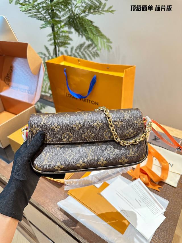 芯片版 全钢五金 Iv今年最火爆的老花小包就是Ivywoc了吧 Wallet On Chain Ivy手袋取材Monogram帆布，灵感源 自2000年代的Sa