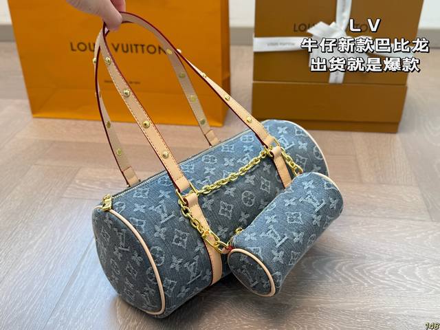 Lv牛仔巴比龙 出货就是爆款！ 一眼就惊艳上身太好看啦！ 复古风满满 超级百搭又A又酷！ 尺寸：29 14，15 7