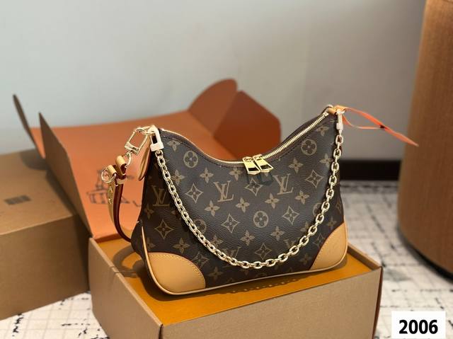 配飞机盒折叠盒子 Lv 牛角包中古款牛角包定制版经典单肩包配置肩带链条单肩斜挎都无敌好看百搭！超级时髦 给你想不到的惊艳尺寸：29 16