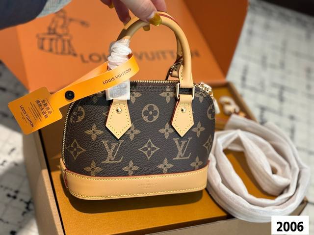 配飞机盒折叠盒子 Lv Alma贝壳包 内敛！深沉！有味道！ 这款百搭的经典手袋 依然很受现代的青睐！ 尺寸：16 12