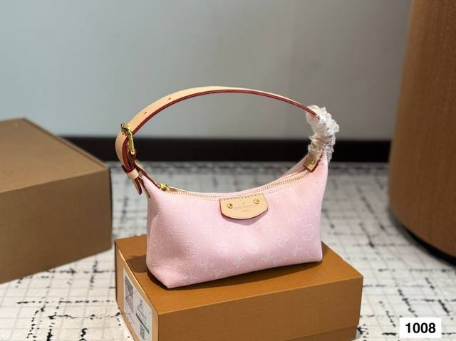 配折叠盒子Lv 新款牛仔饭盒包 跟上这波风潮 太可爱了啊啊 复古才是真正上头的！ Lv 新款 饭盒包！ 尺寸：20 12