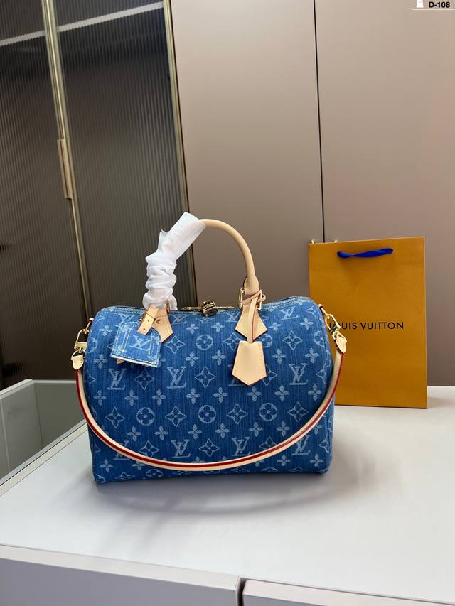 Lv 牛仔枕头包 复古优雅 永远的经典 正式休闲皆可 日常通勤无压力 D-29尺寸16×10折叠盒