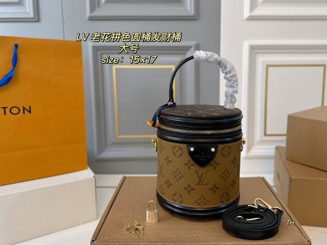 折叠盒飞机盒 Size：15×17 Lv Cannes老花拼色圆桶发财桶 包身硬挺耐用，手拎斜挎～ 自重很轻，特别的拼色设计！ 百搭程度好到爆，任何风格都能驾驭