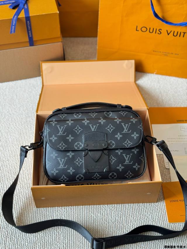 原单版本 牛皮 I Louis Vuitton S Lock Sling 牛皮 经典老花帅气轻便 实用男包推荐 潮男必入款的卜V S-Lock邮差包 尺寸25