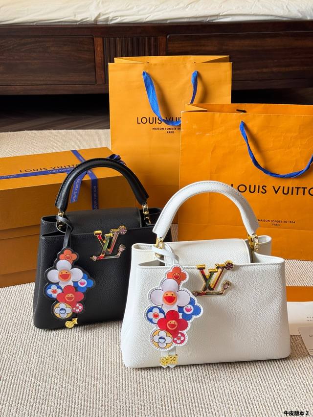 牛皮版本 Lv Capucines 作为Lv代表性高定包款之一的Capucines手袋，每一季都会尝试不同的设计，并搭配新配色、新材质与新饰面。更加高端气质。