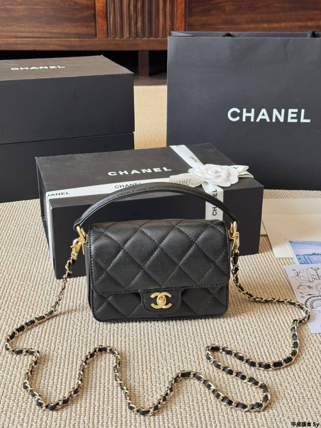 牛皮版本 Chanel24K手柄口盖包Cf Mini 经典Cf的元素基础上结合当下最新的设计不断探索延伸，中颗粒压纹鱼子酱一级小牛皮，皮面双色感极佳，光泽柔和透