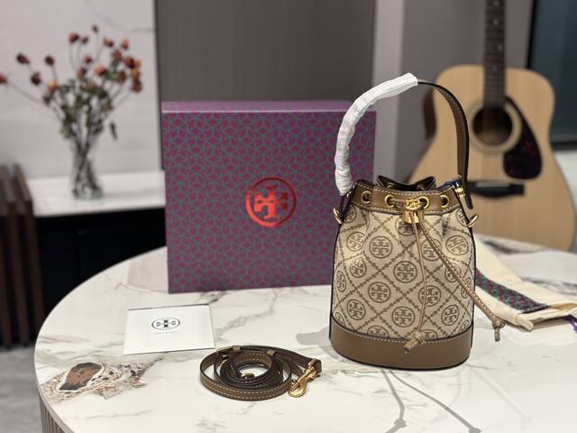 Size：15*17Cm 小号 Tb T Monogram 水桶包 颜色高级，精致秀气！ 真的超舒服！ 气质满分！