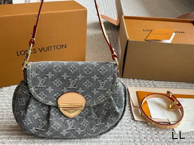 原版布 怎么办 这次被Lv牛仔系列拿捏了 Lv牛仔元宝腋下包Sunset手袋 第一眼看上去好眼熟这不是Vintage款嘛买到手才发现比中古来的精致一些 肩带上的