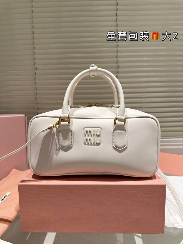 折叠礼盒飞机盒 Miumiu限定款相机包 简单又好看 Miumiu而且超级实用， #Miumiu新款包包 尺寸大号28 13Cm