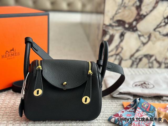 配全套包装 Size：19*13Cm 头层牛皮！ H家 Mini Lindy 斜挎 手拎！ 妥妥的一枚小可爱！