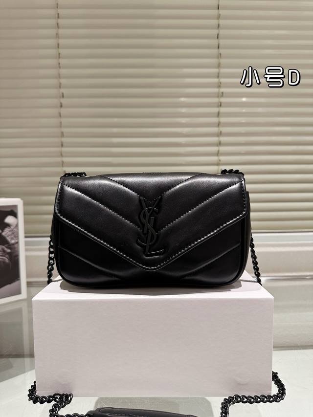 Ysi新款Loulou 25早春新款Loulou,羊皮手感柔柔软软的，新版羊皮另外做了涂层处理，不仅更耐用，还更具光泽感，显的整个包都格外精致，美丽 滑动式链条