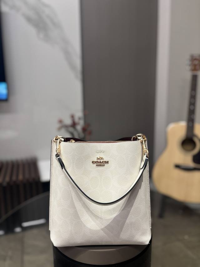 配盒 升级版 Size：20*22Cm C家 最新款水桶 新款Mollie小号水桶包 手提 腋下 斜挎 中间拉链隔层，物品分类更实用！