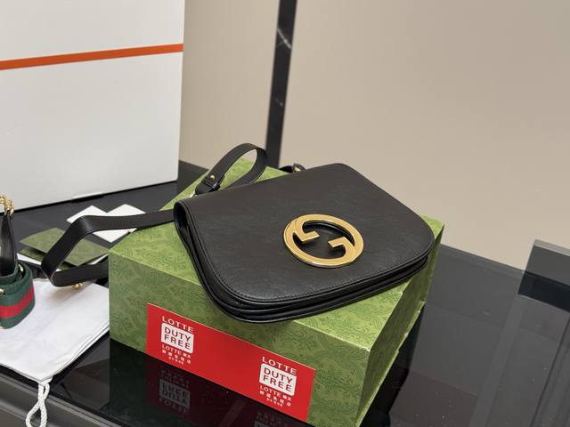 折叠盒飞机盒 古奇Blonedie 单肩包 燃啦燃啦！ 这个配色真好看！ 还可以手拎啦！ 尺寸：28.23Cm