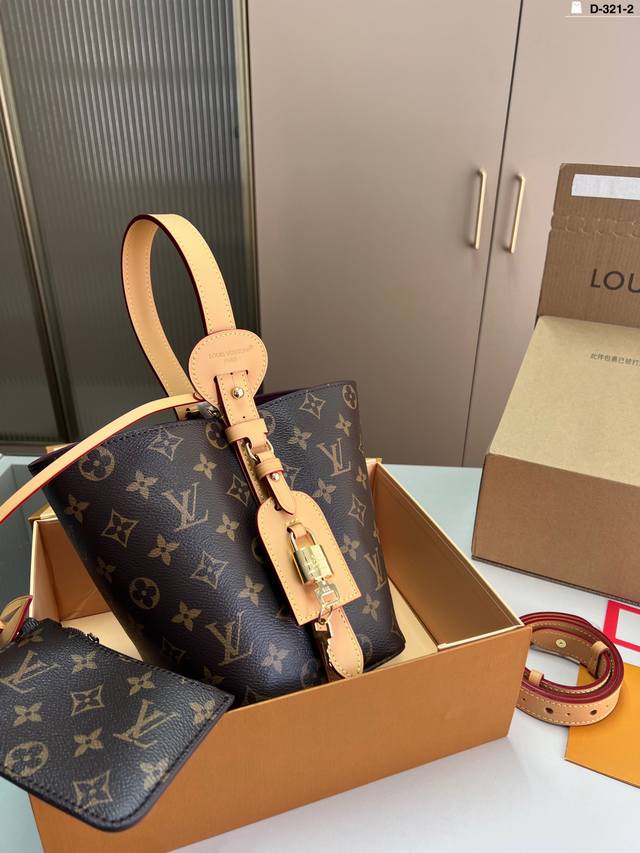 全钢五金 芯片版本 装饰锁头不带钥匙 Lv路易斯威登牛仔水桶包 D-321-2尺寸17×18折叠盒飞机盒 全钢五金 芯片版本 装饰锁头不带钥匙 Lv路易斯威登牛仔水桶包 D-321-2尺寸17×18折叠盒飞机盒