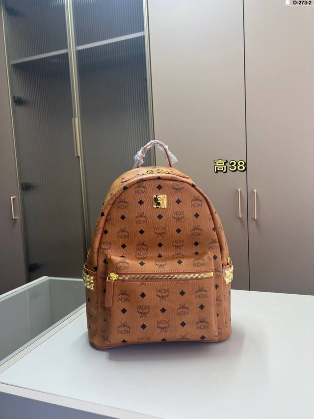 高38Cm Mcm双肩包Brandenburg 男女皆可 出行必备 D-273-2尺寸高21厘米 高27厘米 高33厘米 高38厘米 高40厘米