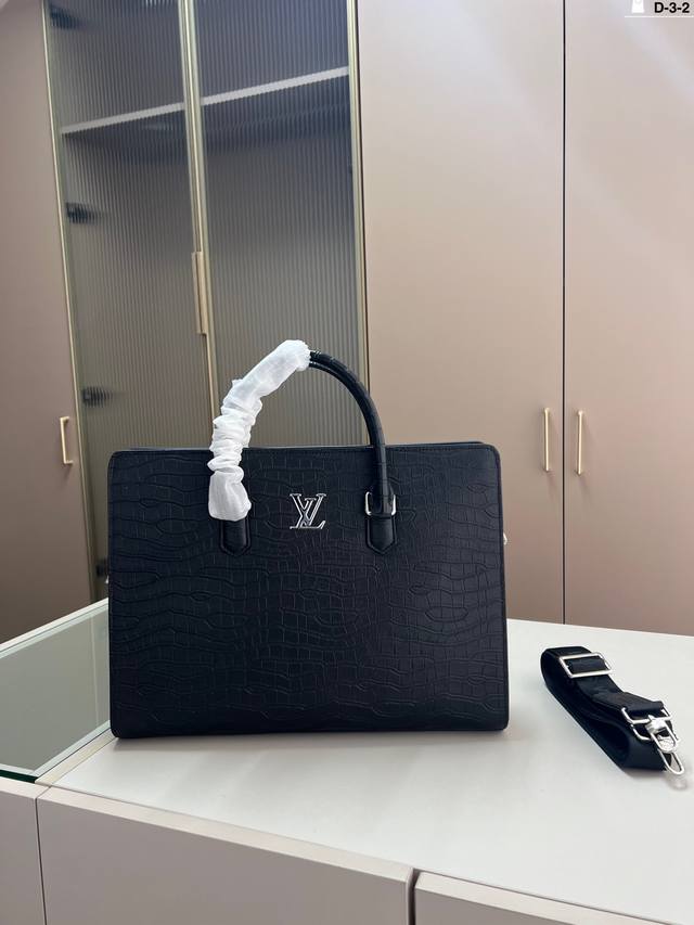 Lv路易威登男士公文包 可以斜挎可以手提 容量也很大，文件，电脑都可以放 D-3-2尺寸39×28