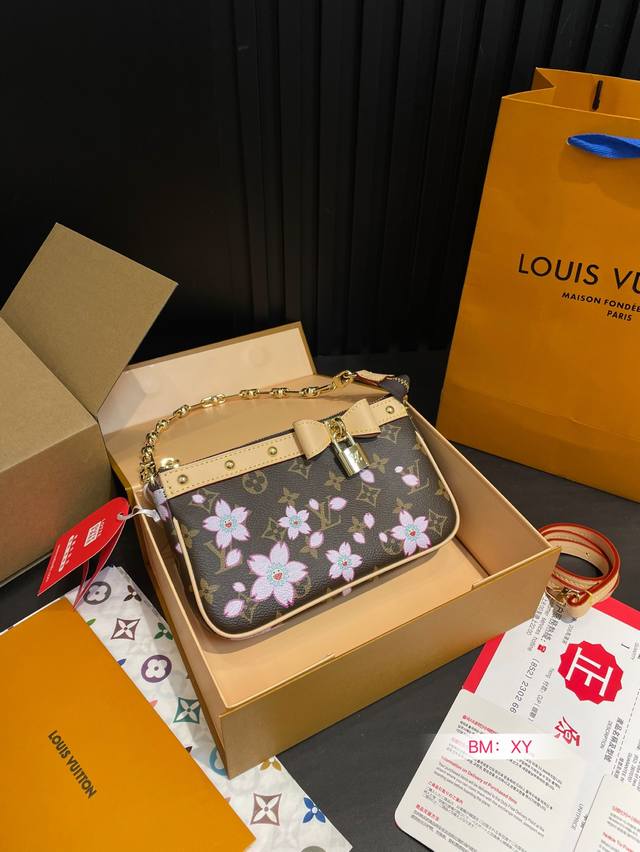 配折叠盒 Lv村上隆联名樱花系列 珍珠链条麻将包腋下包 复古优雅 满满的高级感 大小适中 容量感人 休闲正装皆可轻松驾驭 尺寸 21.12
