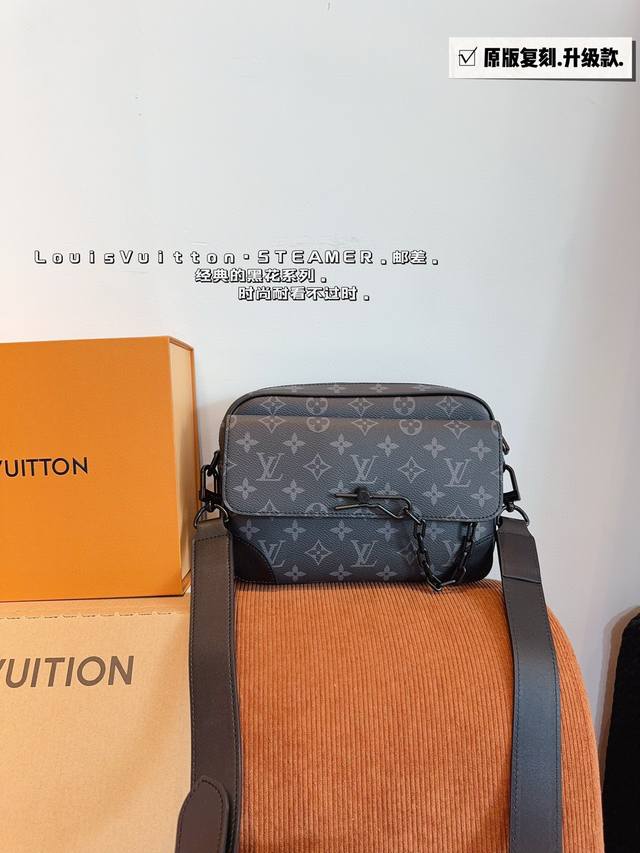 配礼盒 男生必入超经典Lvoutdoor系列单肩包 测评 又是一期Louis Vuitton男包推荐真的很精彩 很多男包除了男生喜欢 今天推荐的这只Outdoo