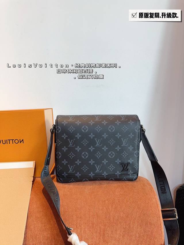 配礼盒. Lv路易威登 限量新款Messenger 邮差包 男包 新款Messenger 出自男装艺术总监Kim Jones之手的新款Messenger 斜挎邮