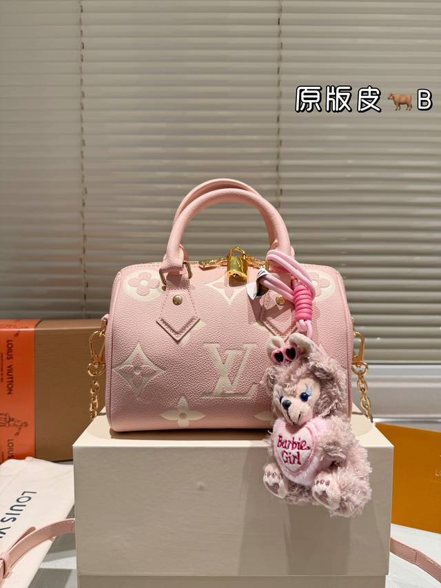牛皮 全钢五金 配挂件 Lv Speedy 20Cm枕头包 无论版型 内里和专柜毫无差别 真正原版复刻 内里可拆卸 火遍全球的爆款机场大包 机车女神包 明星同款