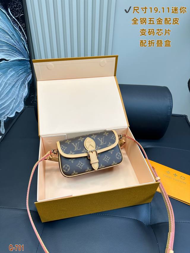 配折叠盒 Lv Diane迷你法棍包顶级 全钢五金牛皮版本变码芯片 法棍包是真好看 又好背！ 皮质和颜色都不错， 配置两条肩带 可单肩可斜挎 又甜又咸万能搭配！