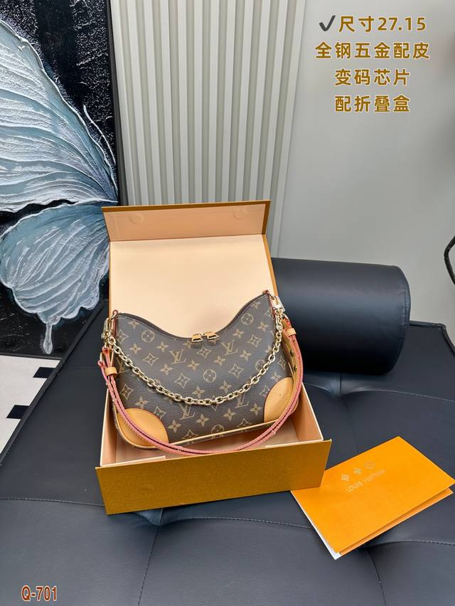 全套包装 Lv 冷门款Odeon 牛角包 顶级全钢五金原版牛皮变码芯片 随意都能搭配出高级感包 比起以前的牛角这款容量更大 整包上身都非常好看 尺寸27.15C