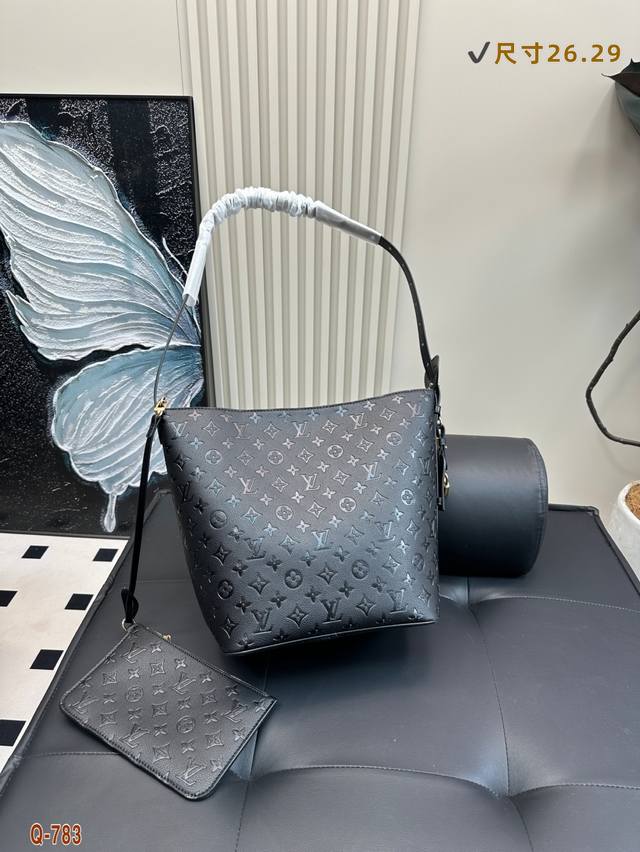 配礼盒 2025新款Lv All In黑色大号包真的要到店里试一下才知道合不合适 本着想买日常通勤低调包试了黑色Carryall 觉得有点小了 上身All In 配礼盒 2025新款Lv All In黑色大号包真的要到店里试一下才知道合不合适 本着想买日常通勤低调包试了黑色Carryall 觉得有点小了 上身All In