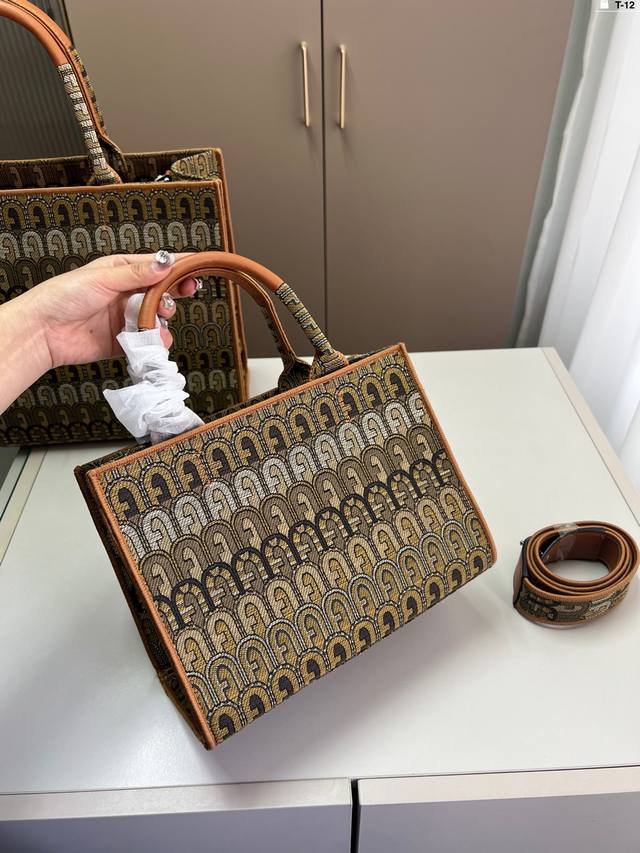 小 芙拉托特包 Furla 老花系列迷你托特包 T-12尺寸27×20 37×30配盒