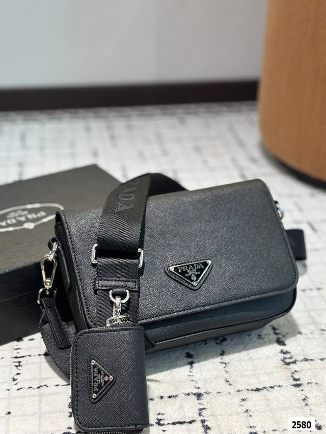 配盒 都给我吹爆prada 普拉达邮差真的绝了！！超甜的酷飒风拉满上身效果超显气质 尺寸22.15