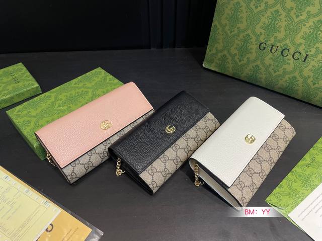 配盒 Gucci酒神Woc 我在酒神Mini和Woc之间超级矛盾，最后决定买个稍微大一点的！！ 回来第一眼看到觉得没有选错，炒鸡棒呀 容量大，颜值高，关键是特别