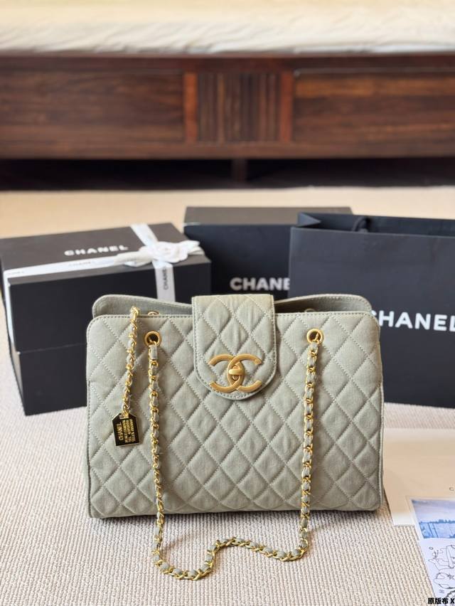 原版布 Chanel 链条单肩包 慵懒随性又好背 上身满满的惊喜 高级慵懒又随性 彻底心动的一只 Size：35 28Cm
