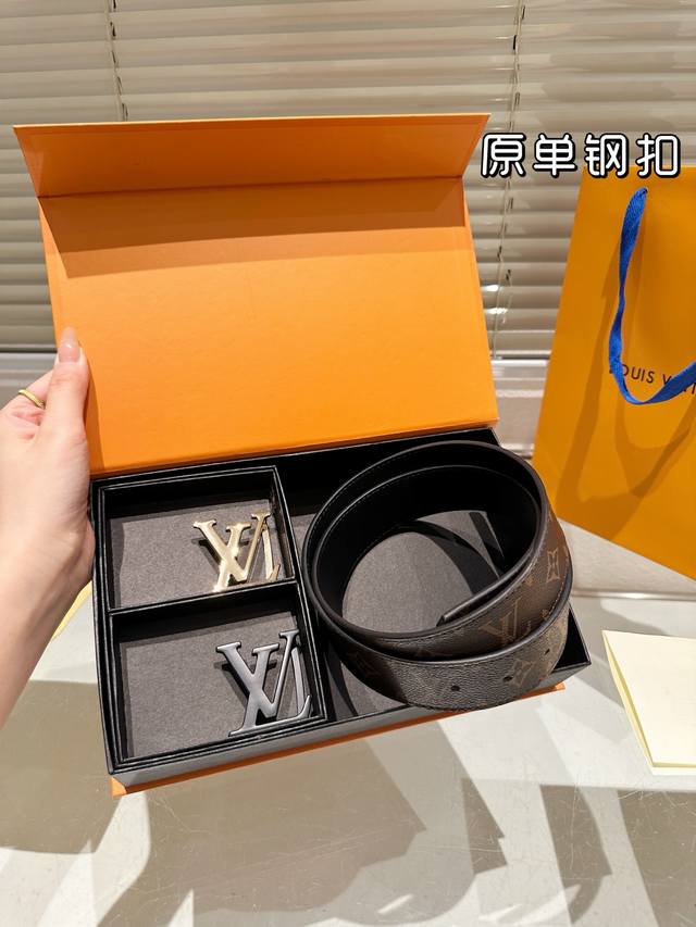 双头 钢扣 高版本！腰带Lv牛皮皮带～热门款 男女通用皮带里面最火的版本啦～质量很好 全套包装！五金绝对不褪色 皮带头和专柜一样的哦～ 配礼盒手提袋发票