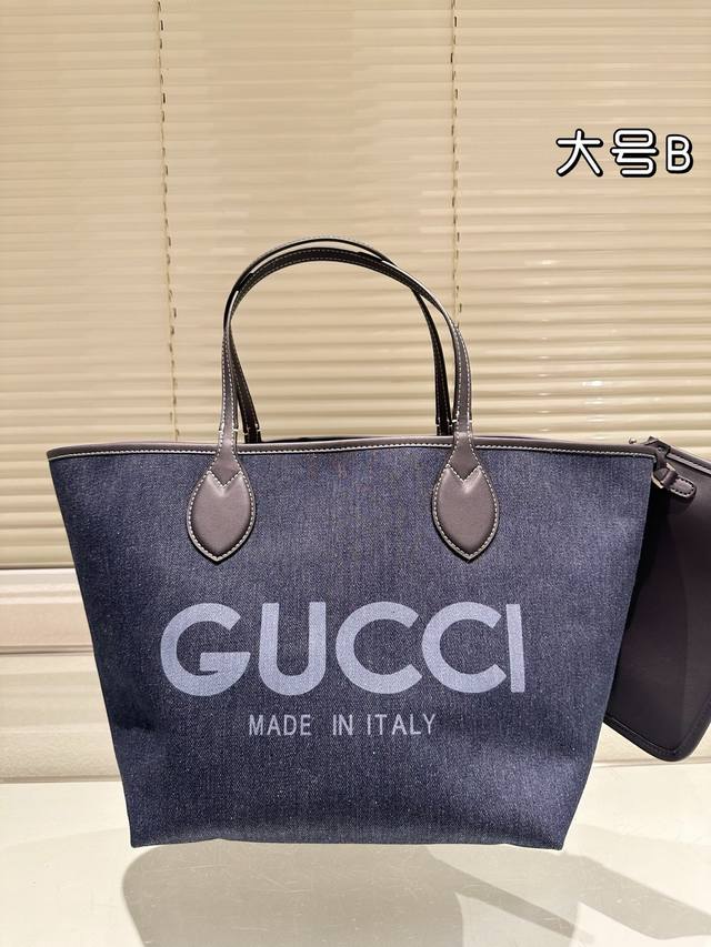大号 Gucci 单宁牛仔托特包◆ ▼一款包袋，两种风格。 Gucci Totissima系列托特包演绎双面美学，- 面丹 宁面料，一面Gg Supreme老花