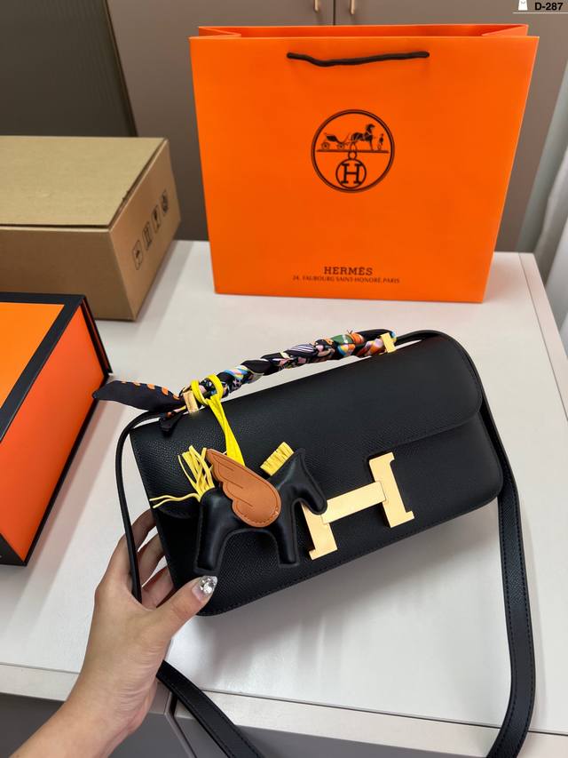 牛皮 爱马仕新款康康 果然单肩.斜挎都非常合适,长条版型适中又实用,哑光金扣太好看了 D-287尺寸25×12折叠盒飞机盒 牛皮 爱马仕新款康康 果然单肩.斜挎都非常合适,长条版型适中又实用,哑光金扣太好看了 D-287尺寸25×12折叠盒飞机盒