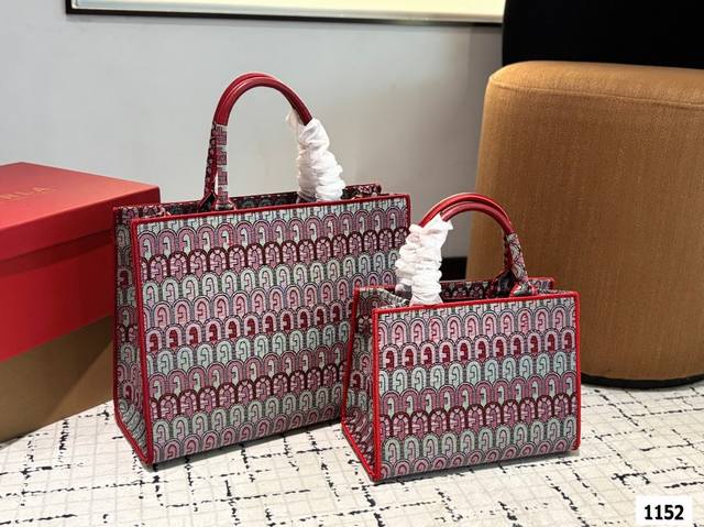 大号 尺寸37.30 小号 配盒尺寸27.20 Furla Opportunity 托特手提袋